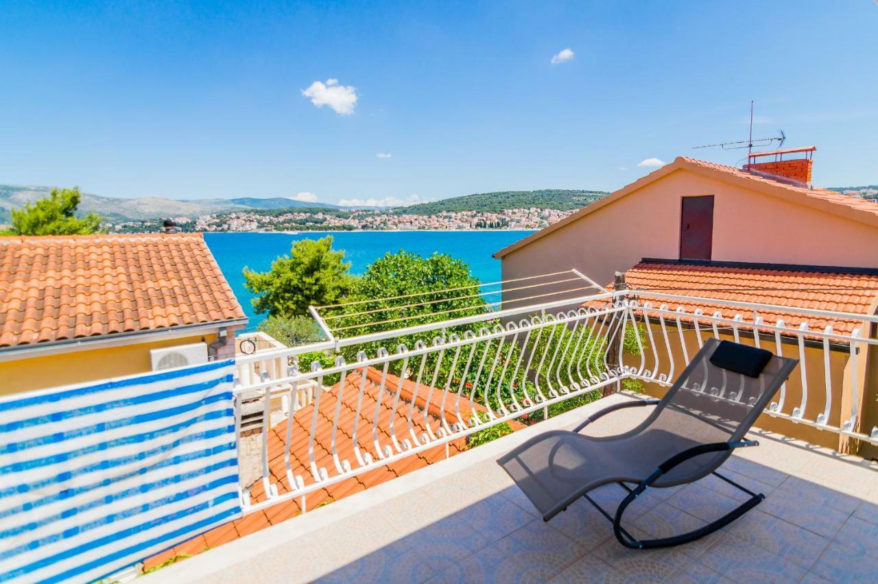 Apartment "On The Beach" Trogir Ngoại thất bức ảnh