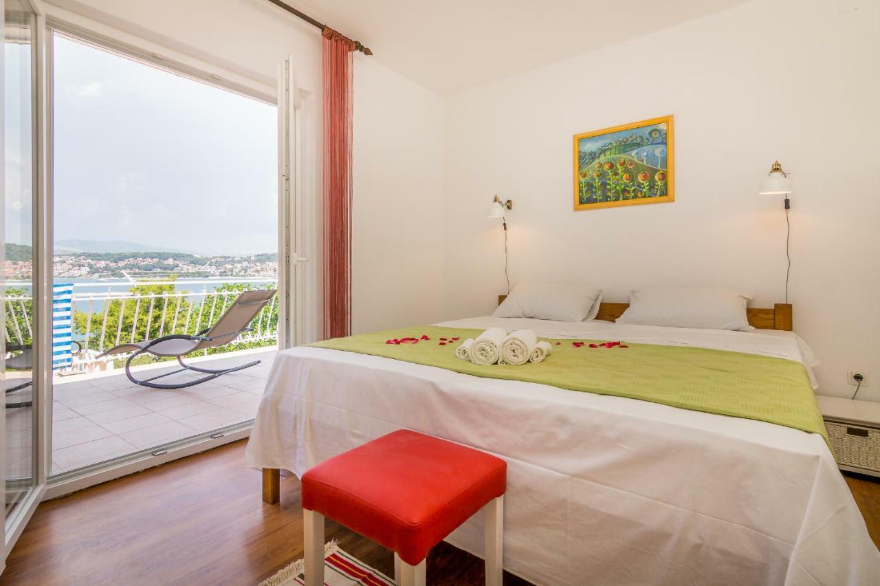 Apartment "On The Beach" Trogir Ngoại thất bức ảnh