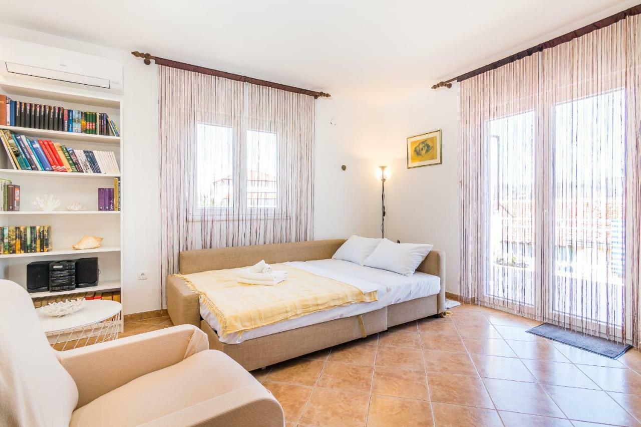 Apartment "On The Beach" Trogir Ngoại thất bức ảnh