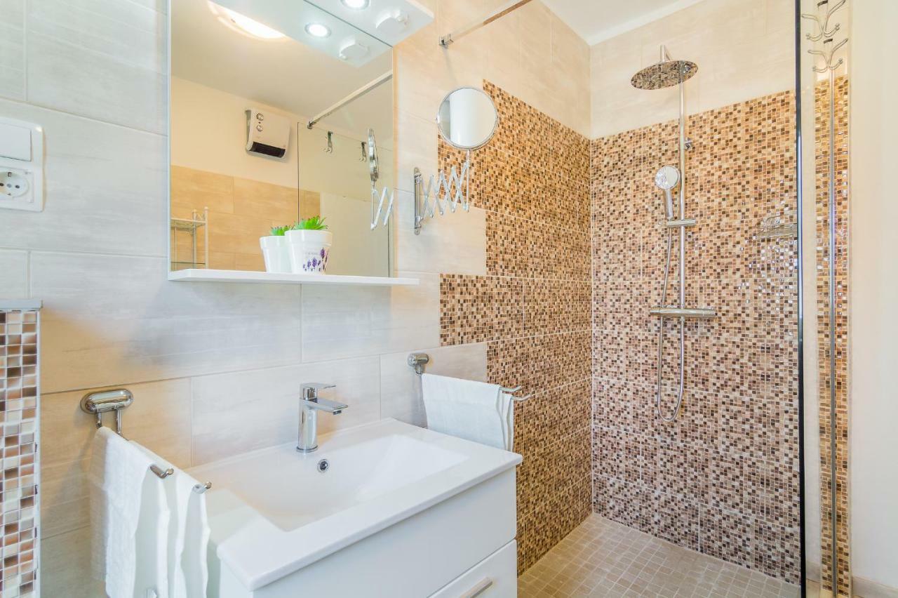 Apartment "On The Beach" Trogir Ngoại thất bức ảnh