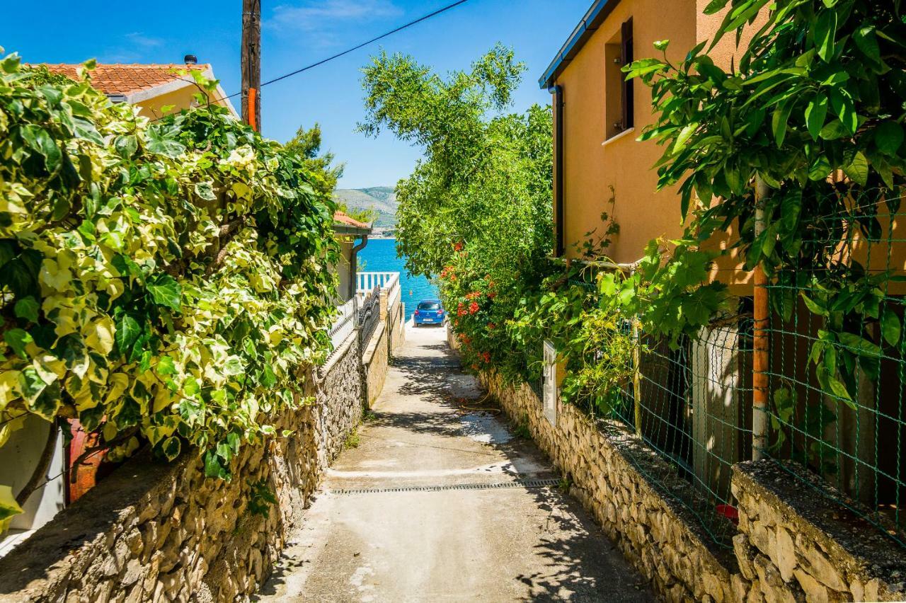 Apartment "On The Beach" Trogir Ngoại thất bức ảnh