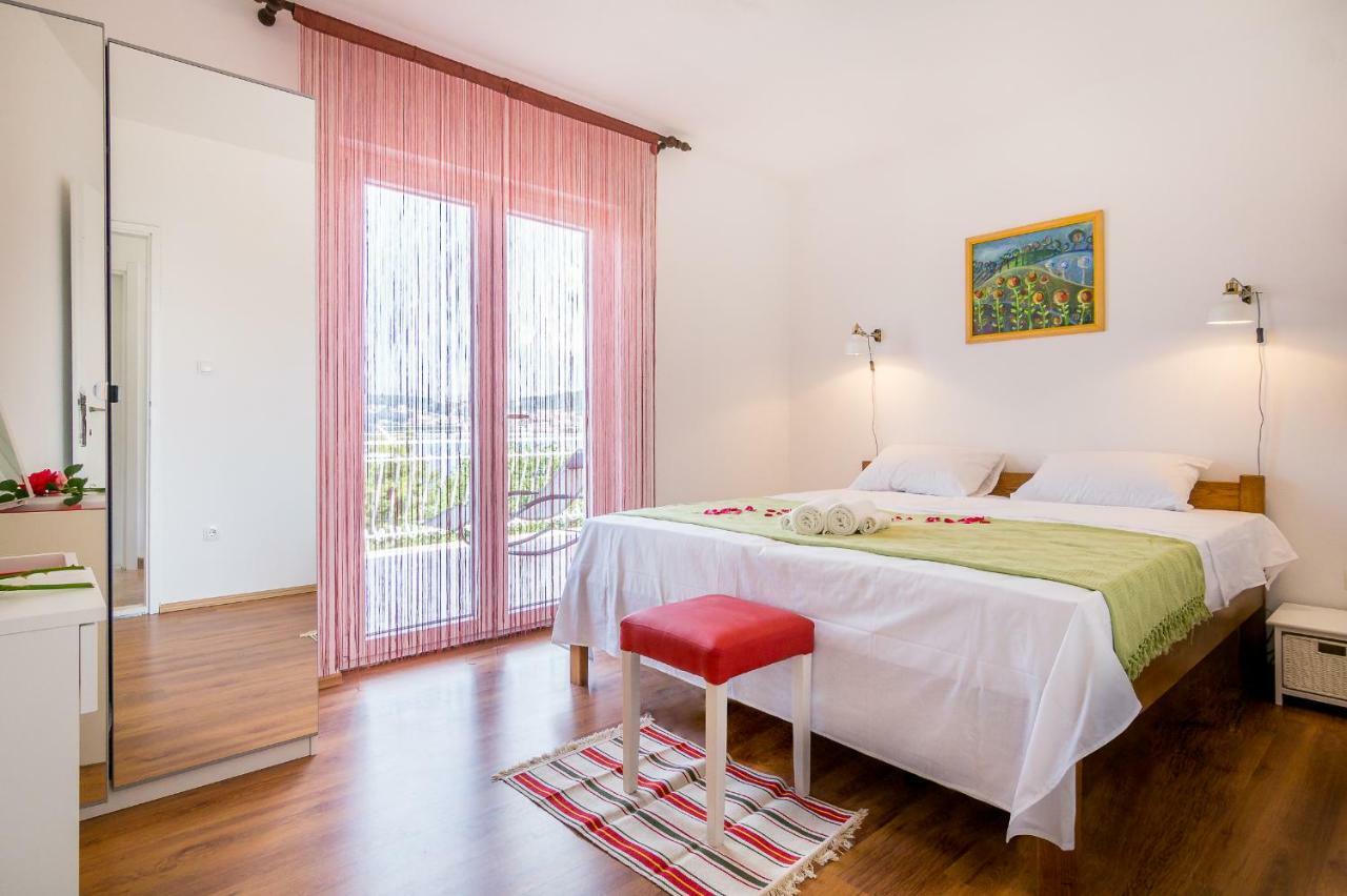 Apartment "On The Beach" Trogir Ngoại thất bức ảnh