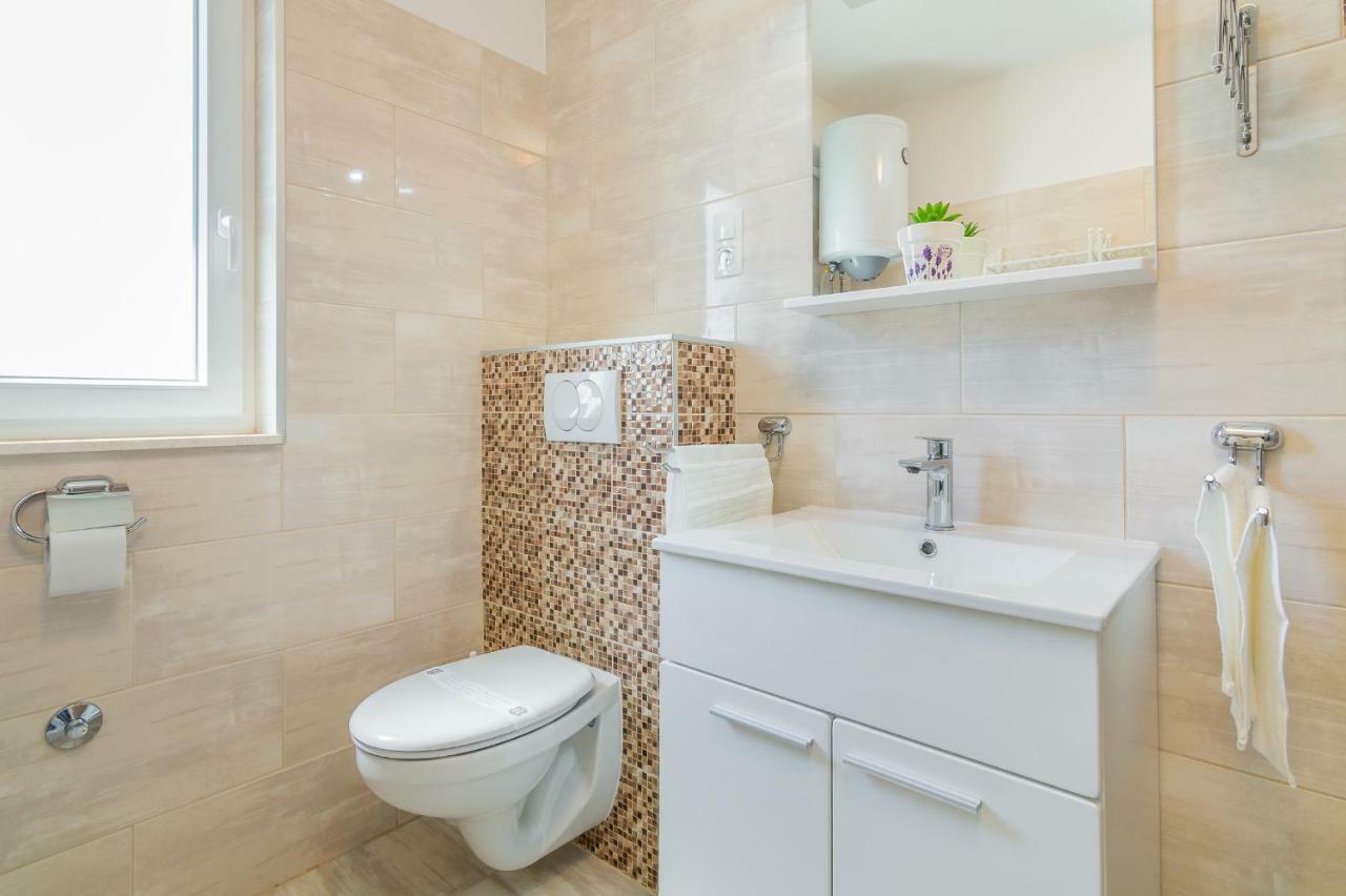 Apartment "On The Beach" Trogir Ngoại thất bức ảnh